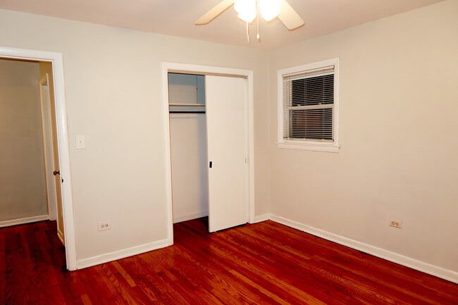 Photo - 6048 N Elston Ave