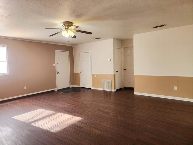 Photo - 504 S Avenue B