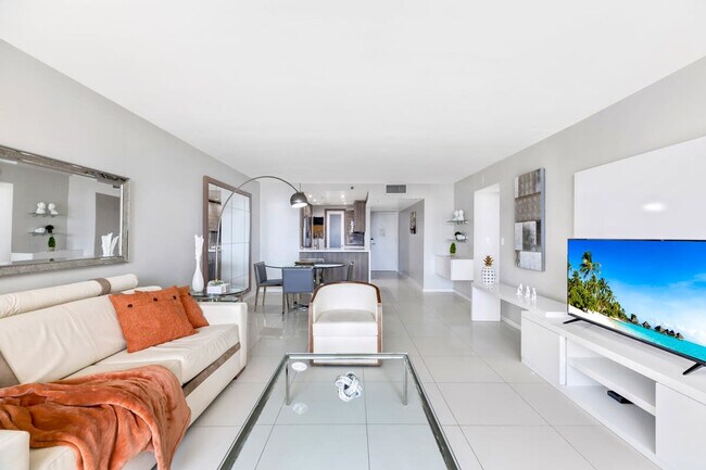 Photo - 1717 N Bayshore Dr Unidad SI ID1437612P