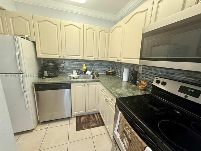 Photo - 10413 N Kendall Dr Unit B208