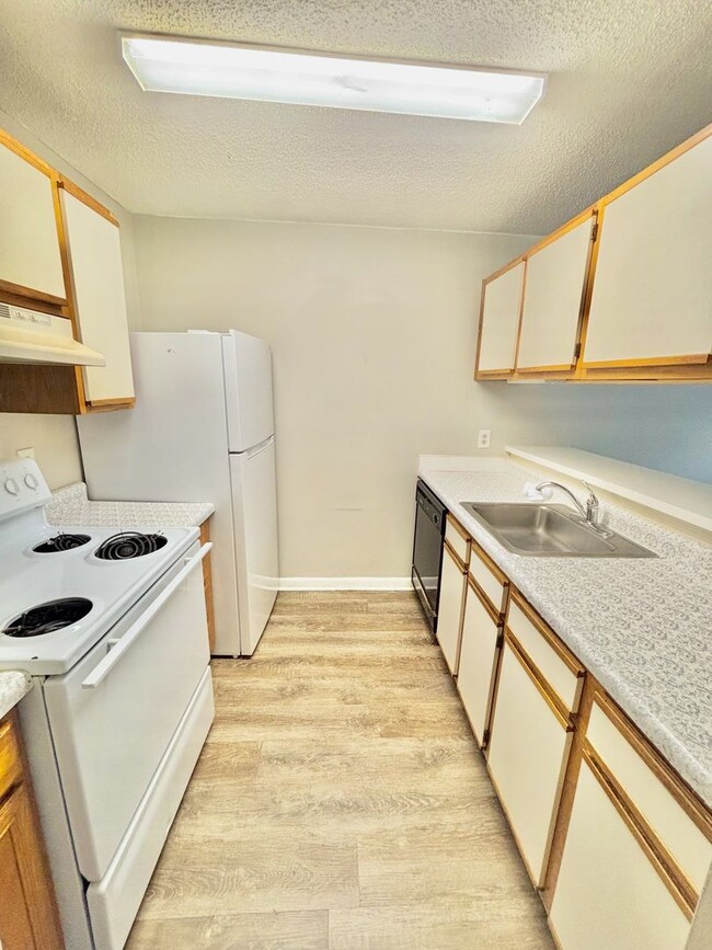 Photo - *1/2 Off 1st Months Rent!* 4 Bed, 2 Bath Condo Near MTSU in Murfreesboro Unidad E1