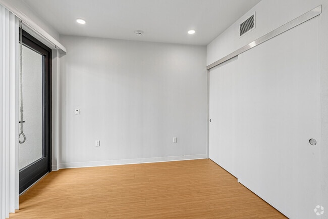 1BR, 1BA - 458SF - Bedroom