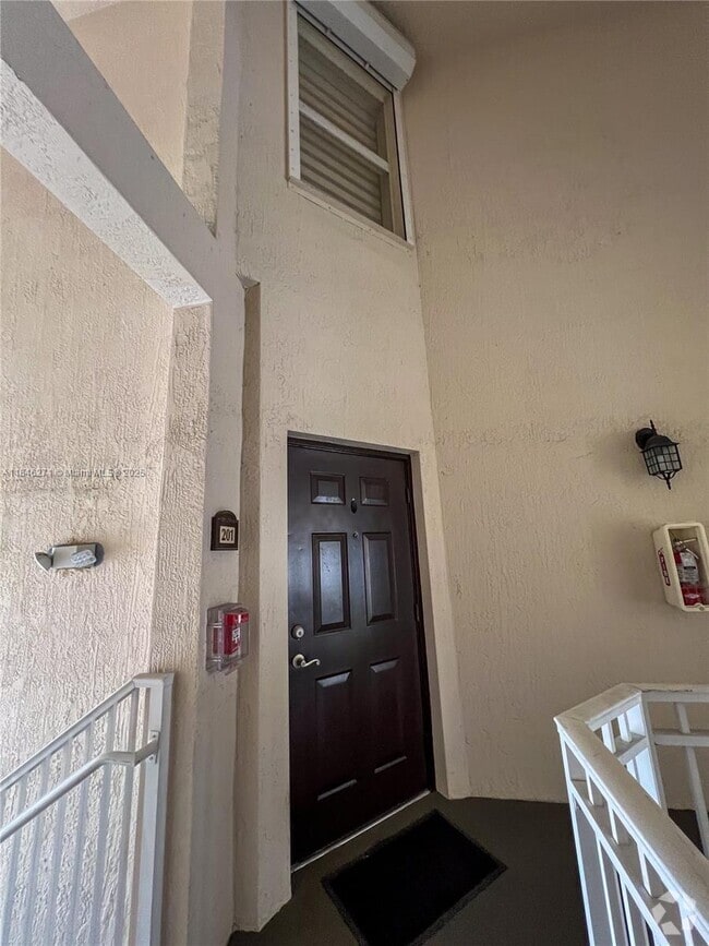 Building Photo - 11503 NW 89th St Unit 201 Rental
