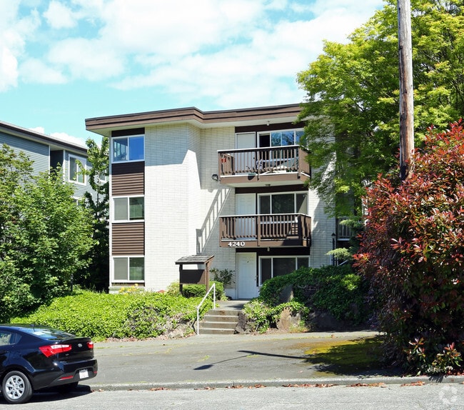 4240 34th Ave W Apartments For Rent in Seattle, WA