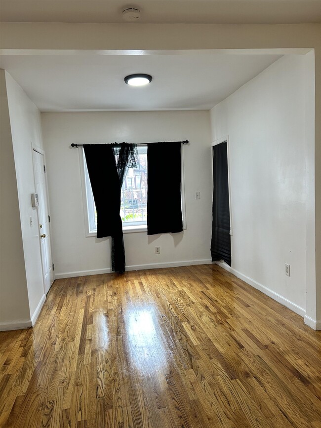 Photo - 35 Stegman St