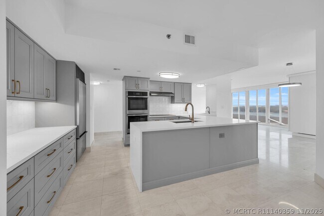 529 S Flagler Dr Unit 14h