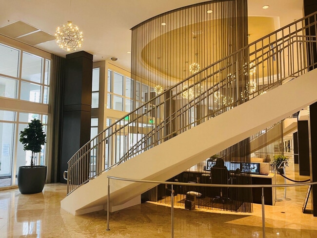 Photo - 511 SE 5 Ave Unidad 911