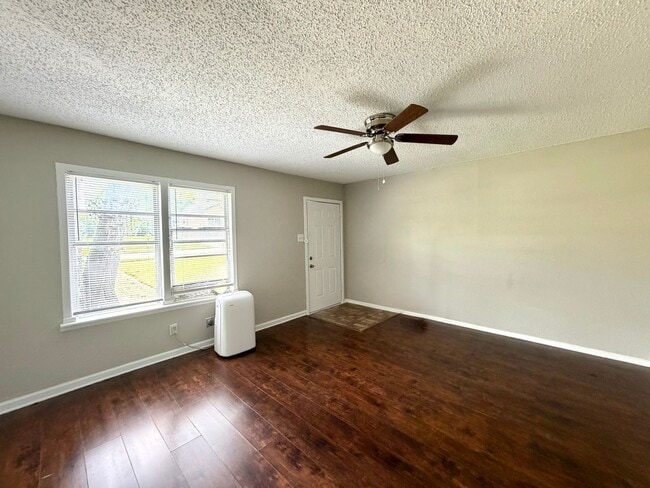 Photo - 6365 Hollis Ave