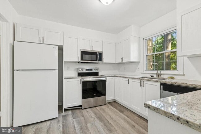 Photo - 10271 Braddock Rd