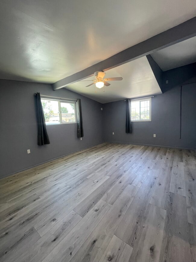 Photo - 6439 Graves Ave