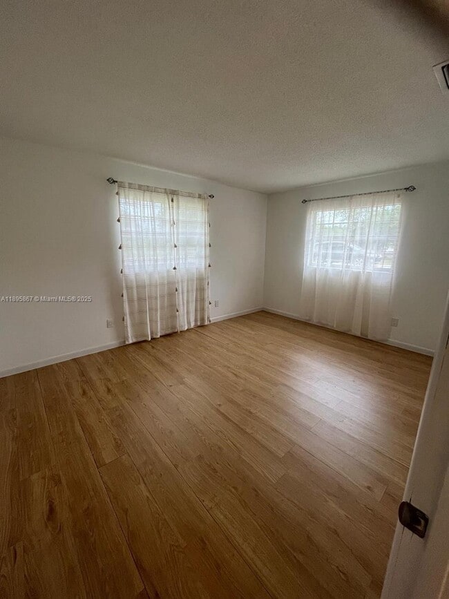 Photo - 17 Brook Pl