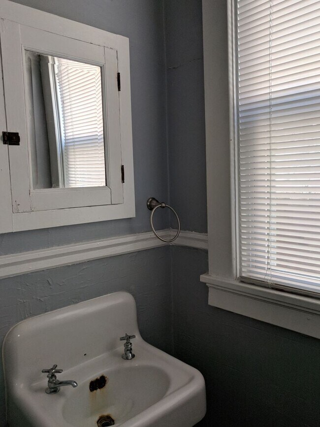 Photo - 118 S Colonial Ave Unit Upper Flat