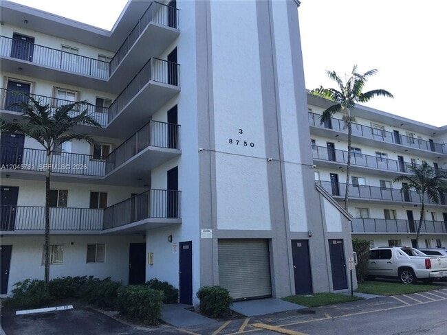 Building Photo - 8750 N Sherman Cir Unit 403