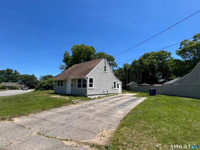 18 Lynwood Dr