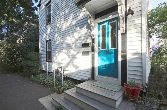 Building Photo - 14 Hamlin Ct Unit #1