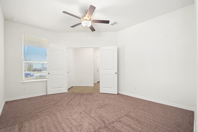 Photo - 4 bedroom with office and loft just South San Antonio