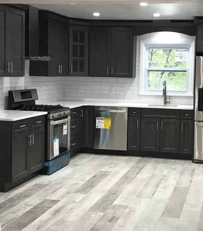 490 Jackson Ave Unit 2