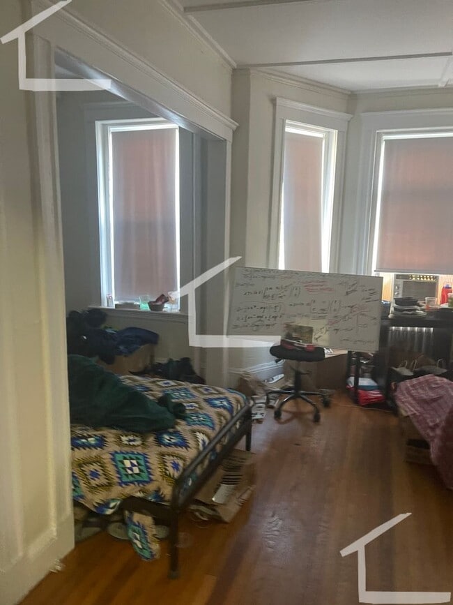 Fenway 3 large equal size bedrooms, Close ... - Fenway 3 large equal size bedrooms, Close ... House
