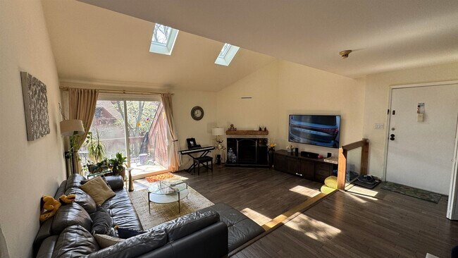 Photo - 530 Teal Plaza