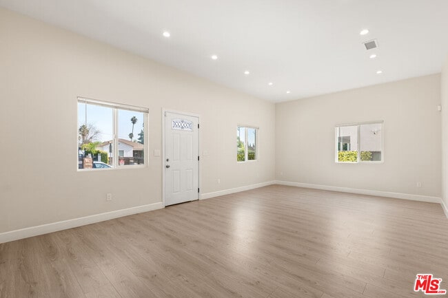 Photo - 6255 Gentry Ave