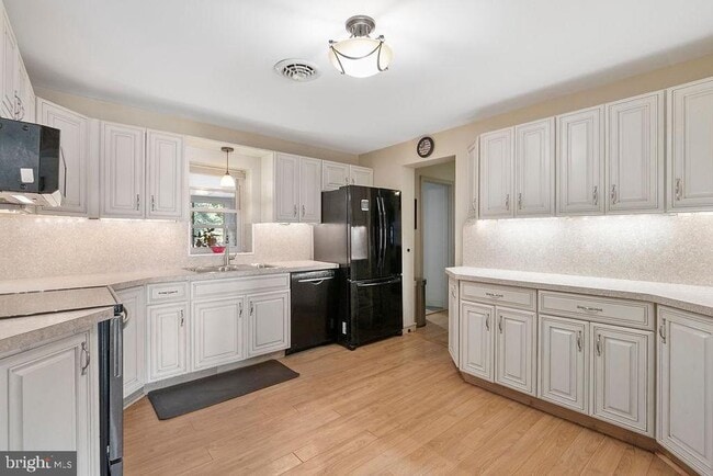 Photo - 1348 Carpenters Point Rd