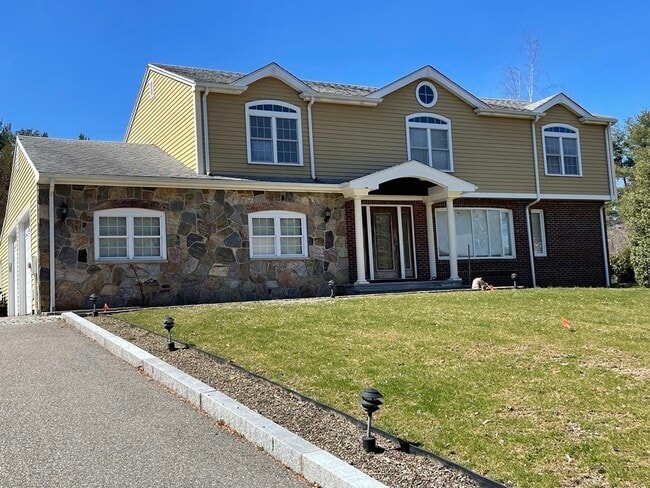 Building Photo - 243 Weatherbee Dr Rental