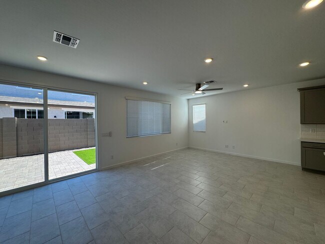 26331 N 24th Gln