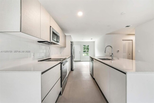 Photo - 2561 NE 193rd St