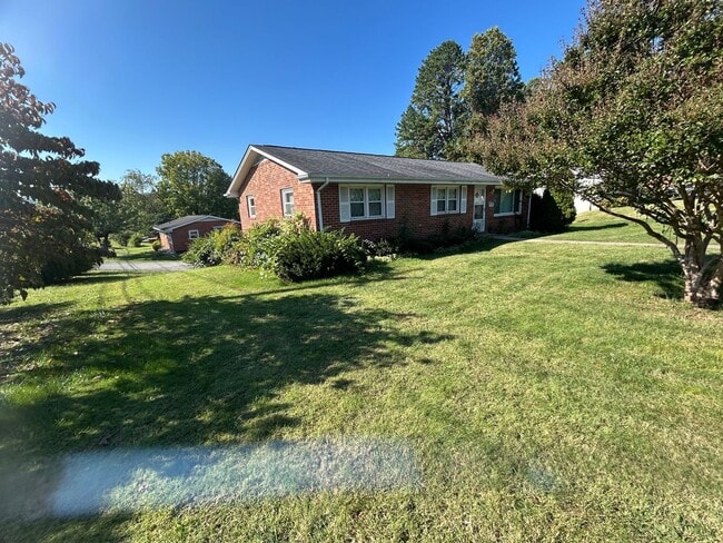 Photo - Beautiful 3 bed 3 bath home with finished ...