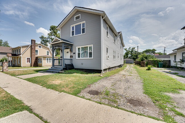 Photo - 208 Mound St