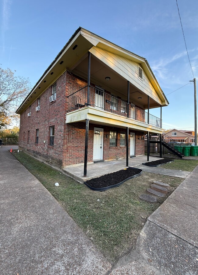 Building Photo - 616-622 14th St Quadplex