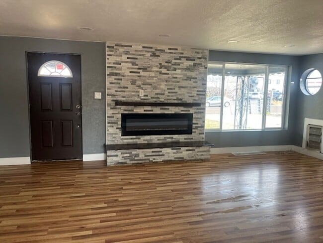 Photo - 3839 Reed St