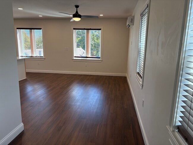 Photo - 156 Main St