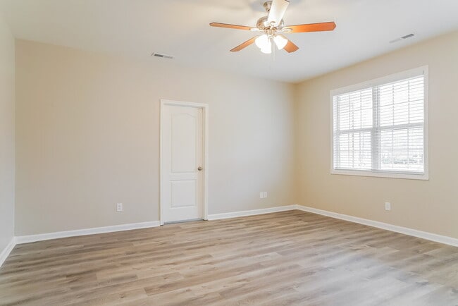 Photo - 2533 Friendly Trail