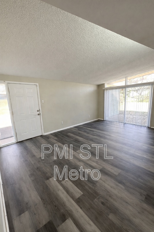 Photo - 8439 Alder Ave