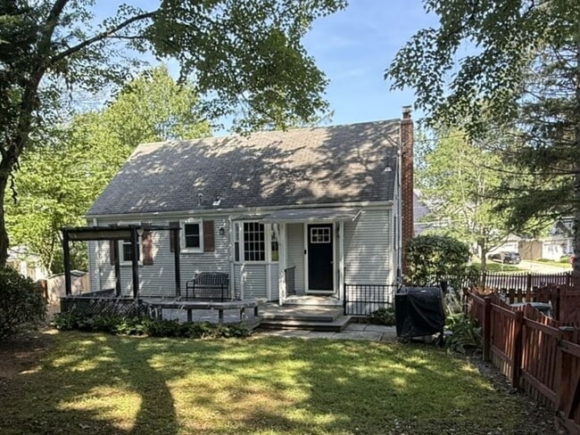 Building Photo - Beautifully Updated 4 Bedroom Cape Cod