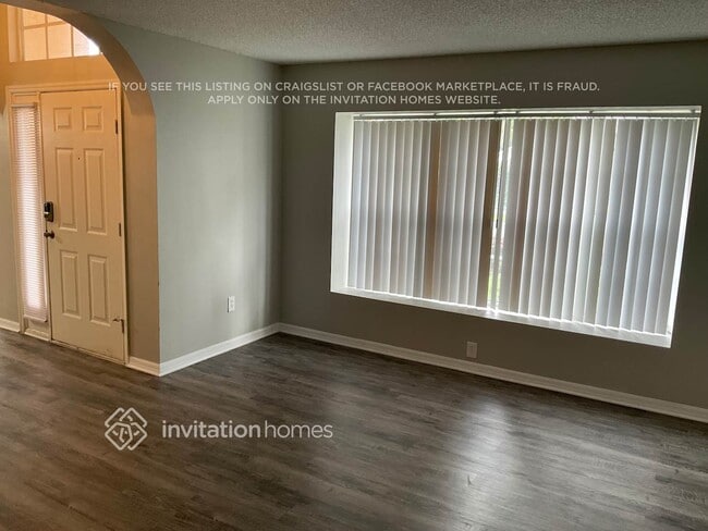 Photo - 826 Walsingham Way