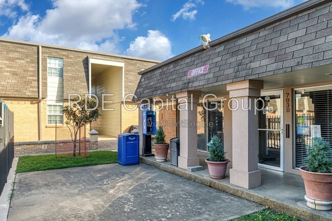Photo - 7040 Glenview Dr Unit 29