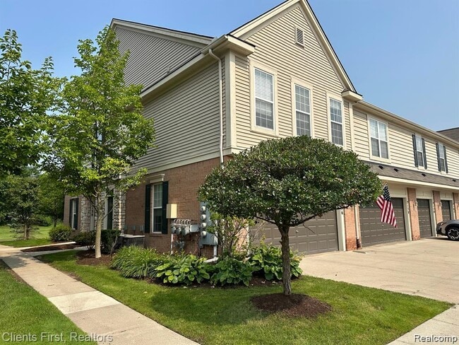 Building Photo - 2156 Pinecroft Dr