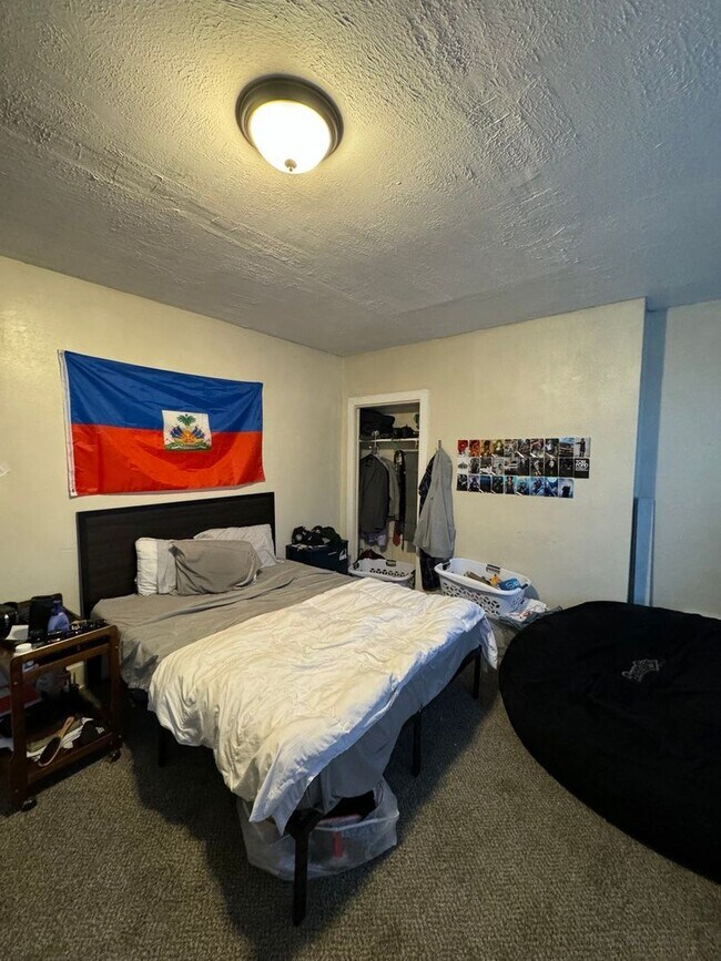 Photo - Pitt Student Housing – Spacious 5-Bed, 2-B...