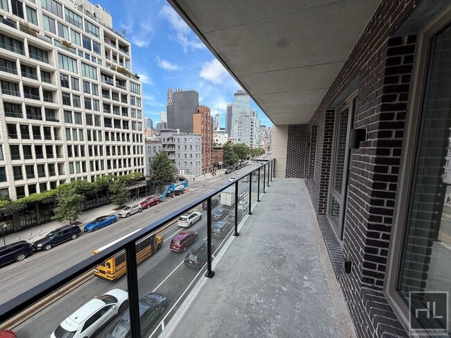 4 AVENUE