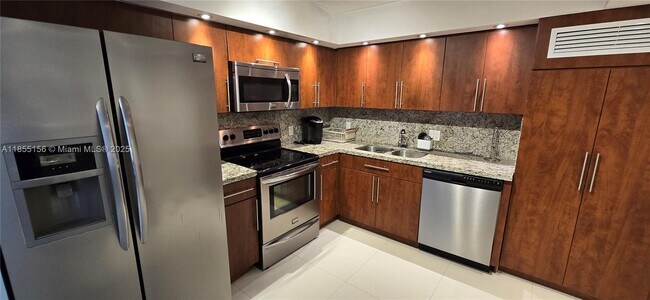 Photo - 2801 NE 183rd St Unidad 714W