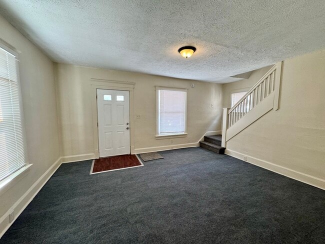 Photo - 2619 Clyde Pl SW