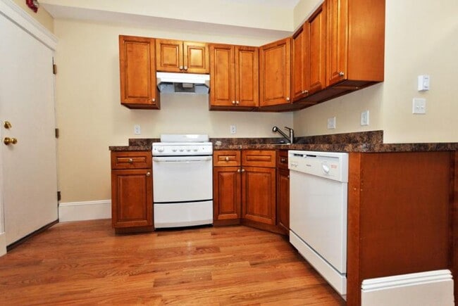 Building Photo - 883 Huntington Ave