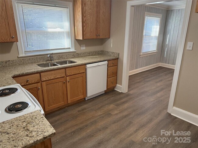 Photo - 213 Magnolia St