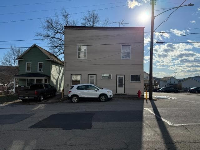 Photo - 925 Broadway Ave