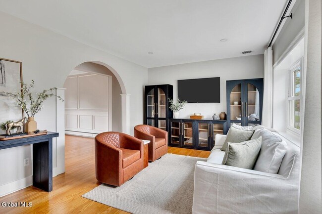 35 Schuyler Dr
