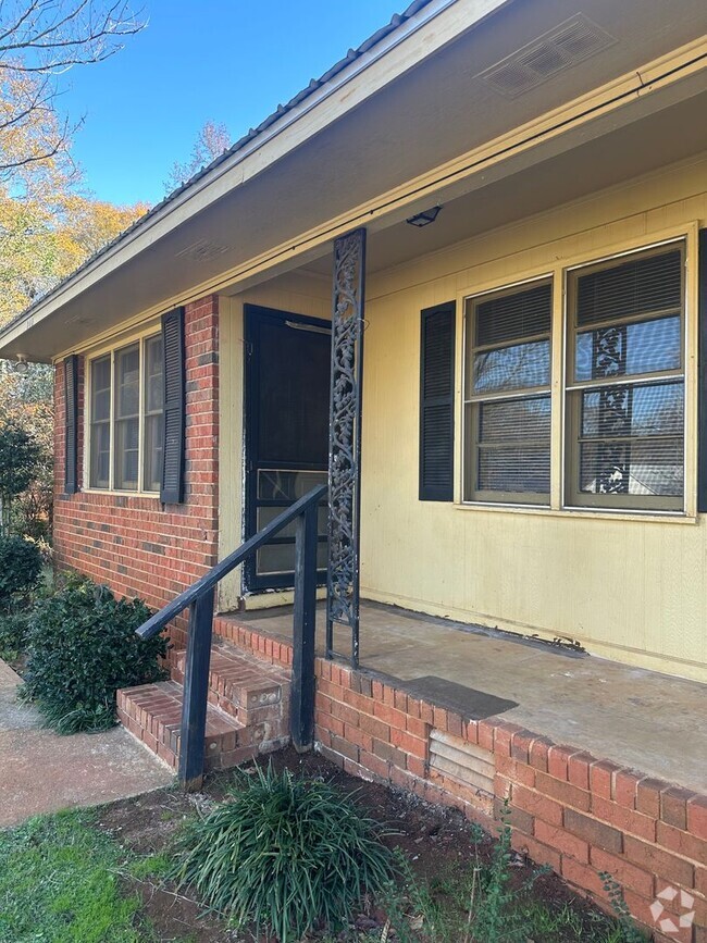 Building Photo - 2 Bedroom, 1 bathroom on the East-Side. Mo... Rental