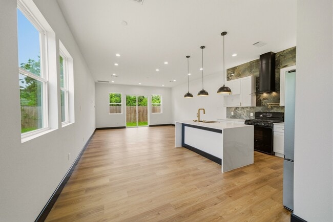 Photo - 4439 Gunter St