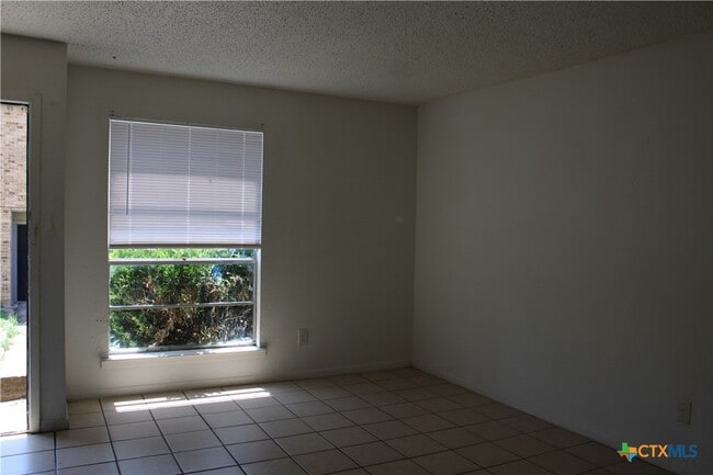 Building Photo - 2409 Valley Forge Ave Rental